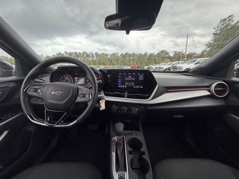 Used 2025 Chevrolet Trax RS w/ Sunroof Package FWD image 7