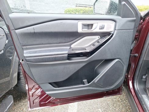 Used 2022 Ford Explorer Platinum w/ Equipment Group 601A image 11