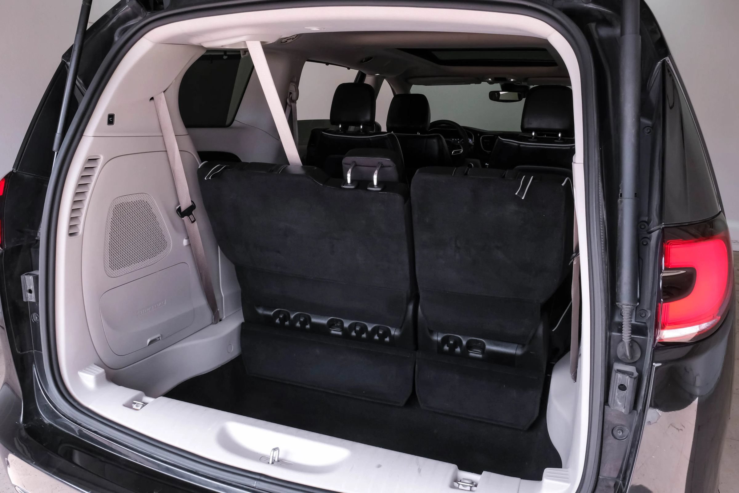 Used 2022 Chrysler Pacifica Limited FWD image 43