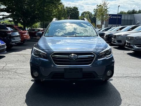 Used 2018 Subaru Outback 3.6R Limited AWD/4WD image 2