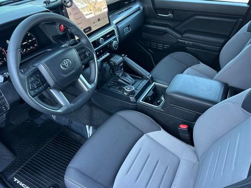 Used 2024 Toyota Tacoma TRD Off-Road image 10