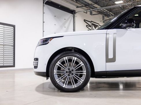 Used 2026 Land Rover Range Rover Long Wheelbase SE AWD/4WD image 18