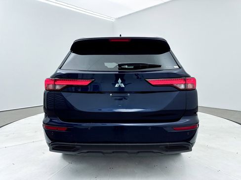 Used 2023 Mitsubishi Outlander SE image 16