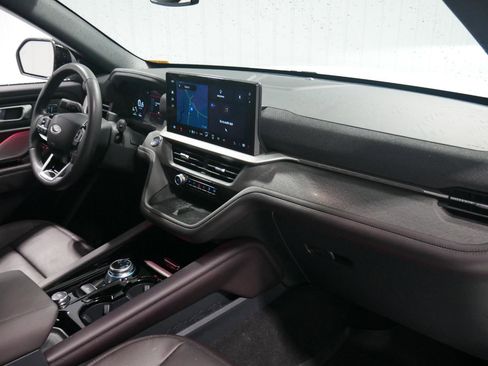 Used 2025 Ford Explorer Platinum w/ Ultimate Package image 15
