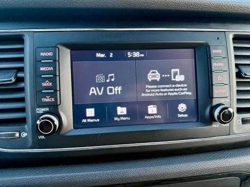 Used 2019 Kia Sedona LX image 19