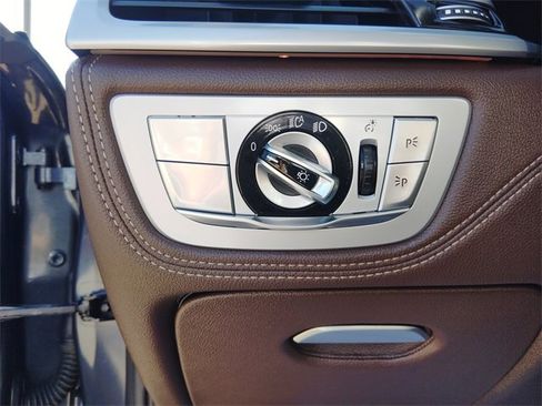 Used 2020 BMW 750i xDrive image 11