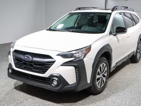 Used 2025 Subaru Outback Premium image 32