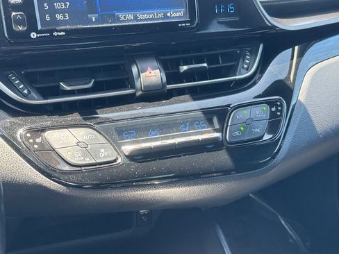 Used 2018 Toyota C-HR XLE FWD image 16