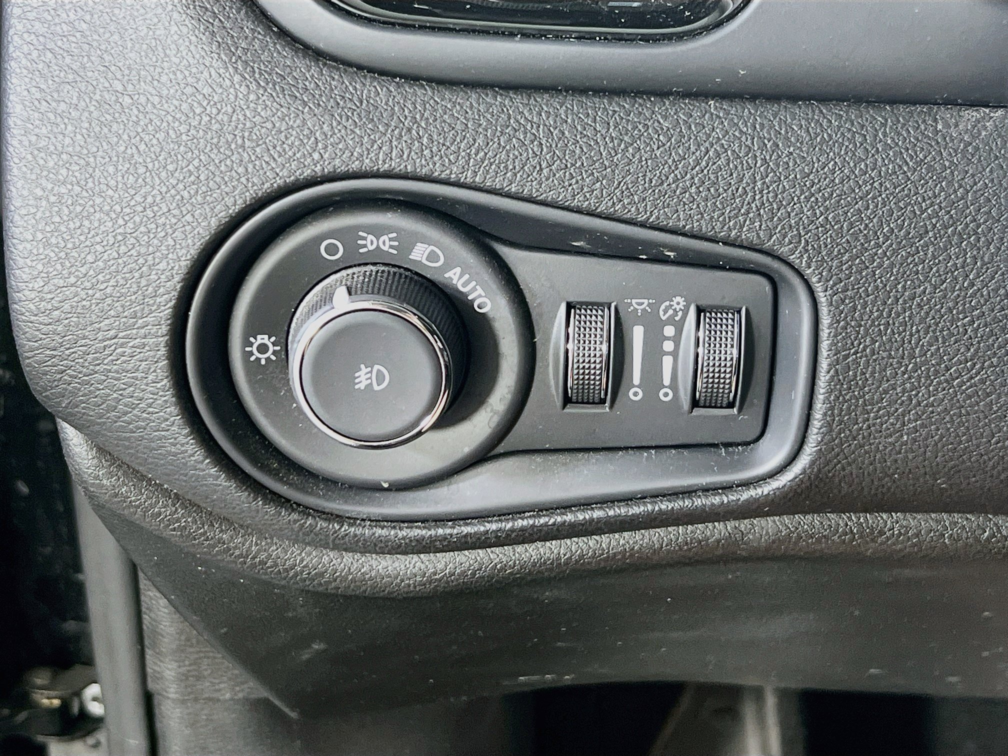 Used 2023 Jeep Renegade Altitude w/ Convenience Group I AWD/4WD image 10