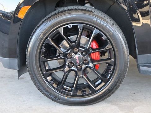 Used 2023 GMC Yukon XL SLT image 11