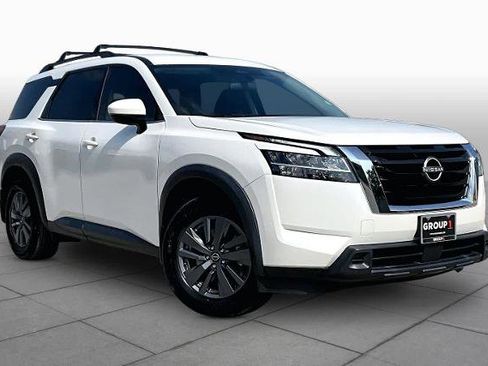 Used 2022 Nissan Pathfinder SV FWD image 3