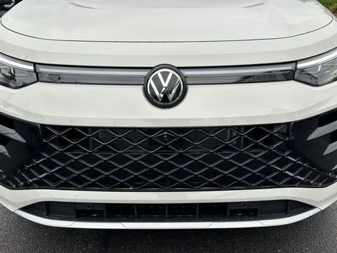 New 2026 Volkswagen Tiguan SEL R-Line AWD/4WD image 8