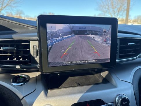 Used 2021 Ford Explorer XLT w/ Equipment Group 202A image 17