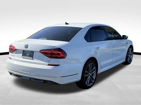 Used 2018 Volkswagen Passat 2.0T R-Line w/ R-Line Lighting Package image 6