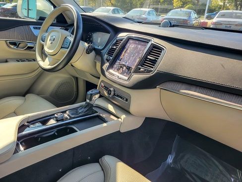 Used 2022 Volvo XC90 T6 Inscription w/ Lounge Package image 22
