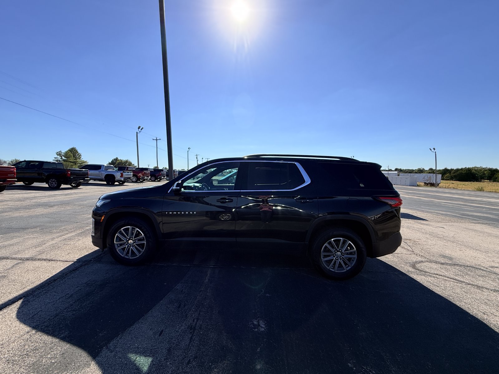 Used 2023 Chevrolet Traverse LT w/ LPO, Floor Liner Package AWD/4WD image 2