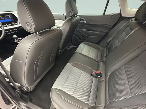 Used 2025 Chevrolet Trax LT FWD image 9