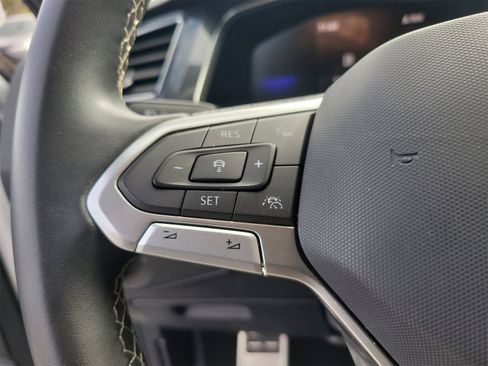 Used 2023 Volkswagen Tiguan SE R-Line image 31