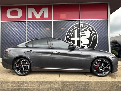 Used 2024 Alfa Romeo Giulia Veloce AWD/4WD image 3