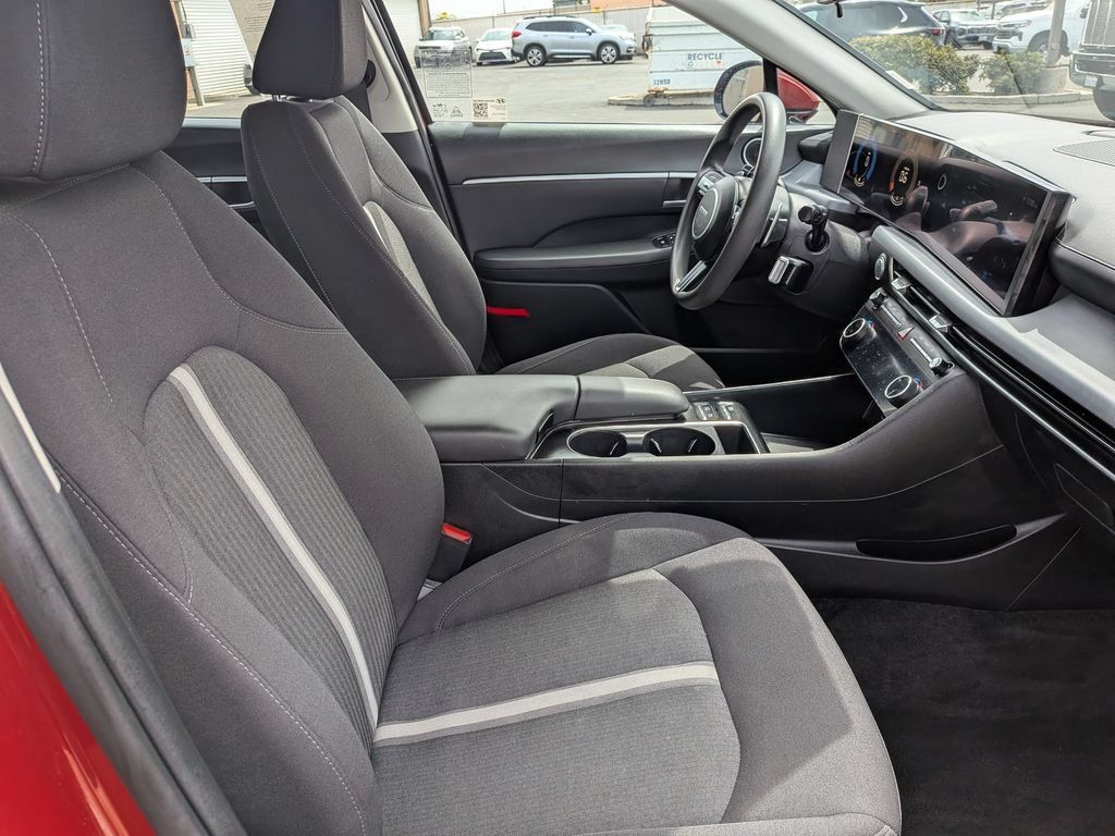 Used 2025 Hyundai Sonata SEL FWD image 30