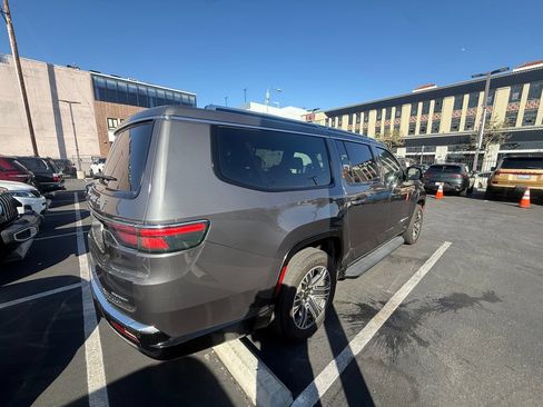 Used 2024 Jeep Wagoneer L Series II w/ Flexible Seating Group AWD/4WD image 2