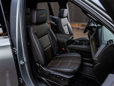 Used 2025 Chevrolet Tahoe High Country AWD/4WD image 31