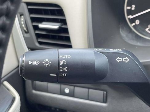 Used 2025 Nissan Rogue SV FWD image 22