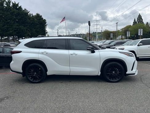 Used 2024 Toyota Highlander XSE AWD/4WD image 6