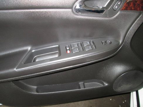 Used 2012 Chevrolet Impala LT w/ LT Sunroof Package FWD image 31