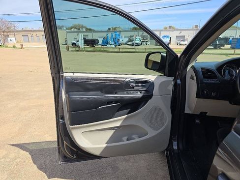 Used 2016 Dodge Grand Caravan SE w/ Quick Order Package 29E SE FWD image 19