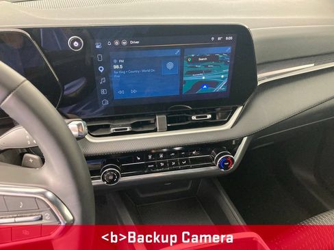 Used 2026 Chevrolet Equinox LT AWD/4WD image 2