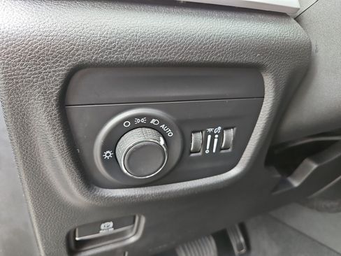 Used 2023 Jeep Grand Cherokee L Laredo AWD/4WD image 24