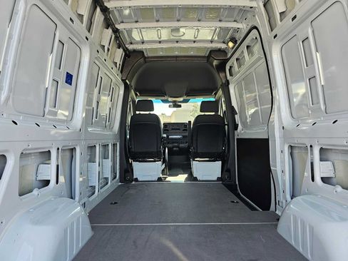Used 2025 Mercedes-Benz Sprinter 2500 image 18