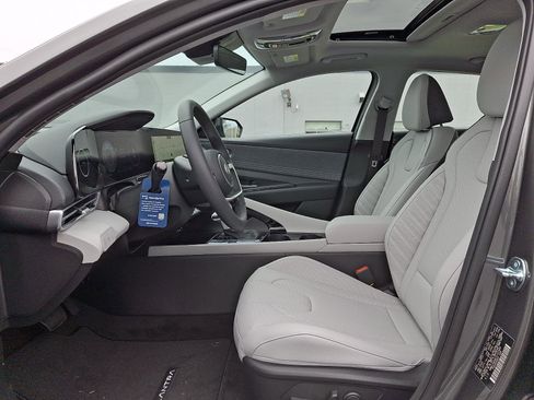 New 2026 Hyundai Elantra Limited image 9