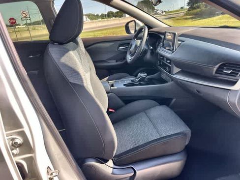 Used 2023 Nissan Rogue SV FWD image 12
