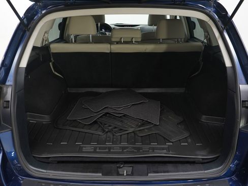Used 2011 Subaru Outback 3.6R Limited w/ PWR Moonroof Pkg AWD/4WD image 9
