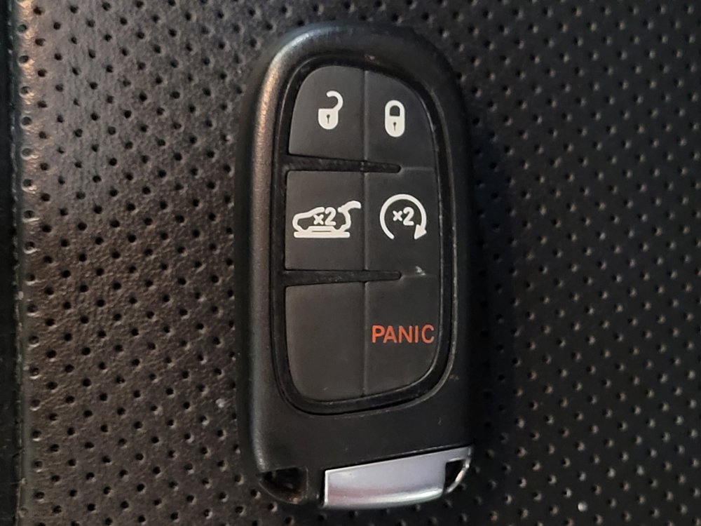Used 2019 Jeep Cherokee Limited FWD image 32