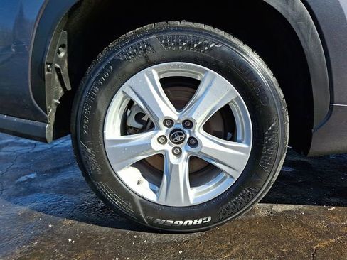 Used 2024 Toyota Highlander LE FWD image 10