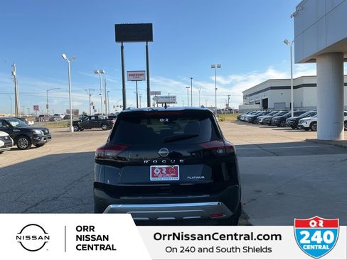 Used 2023 Nissan Rogue Platinum image 6