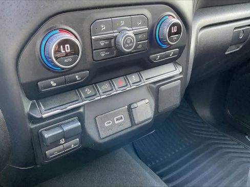 Used 2021 Chevrolet Silverado 2500 LT w/ Convenience Package image 33