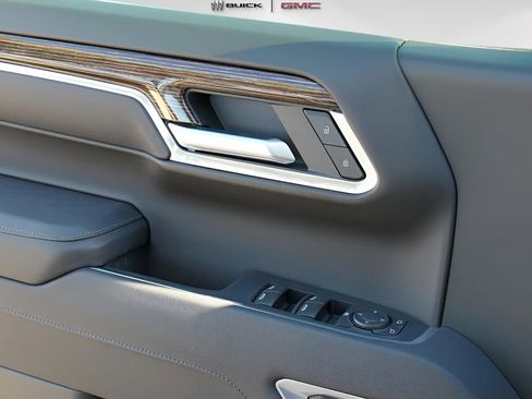 New 2025 GMC Sierra 1500 Elevation image 19