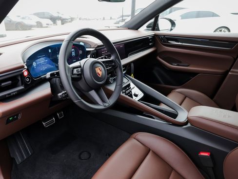 New 2025 Porsche Macan 4S Electric image 4