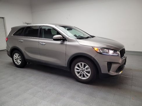 Used 2019 Kia Sorento LX image 11