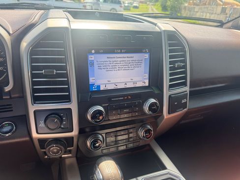 Used 2019 Ford F150 King Ranch w/ Equipment Group 601A Luxury AWD/4WD image 17
