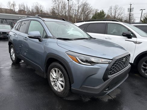 Used 2024 Toyota Corolla Cross LE image 27