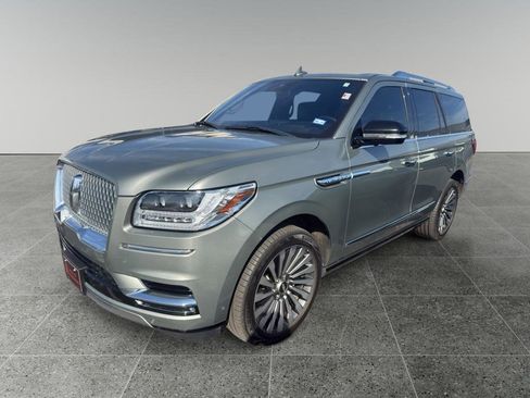 Used 2019 Lincoln Navigator Reserve image 1