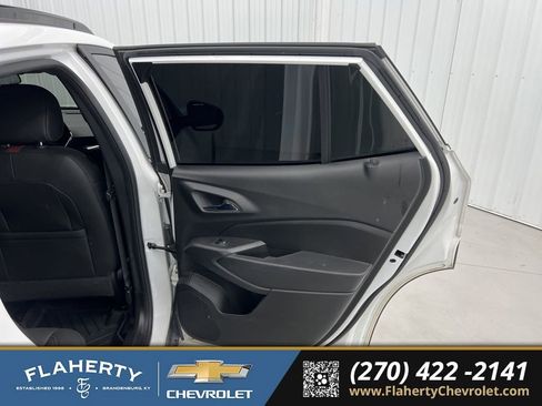 Used 2024 Chevrolet Trax RS image 12