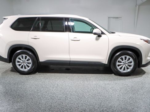 Used 2024 Toyota Grand Highlander XLE image 6