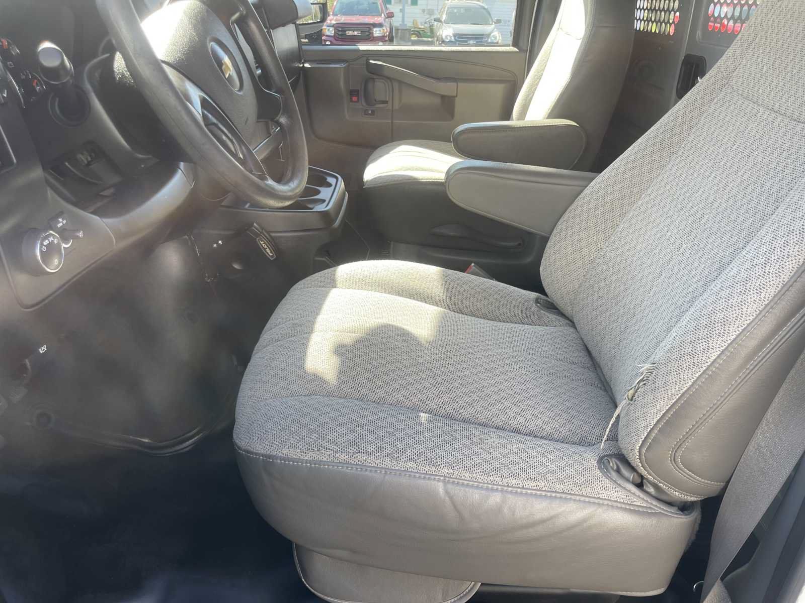Used 2016 Chevrolet Express 3500 Extended RWD image 9
