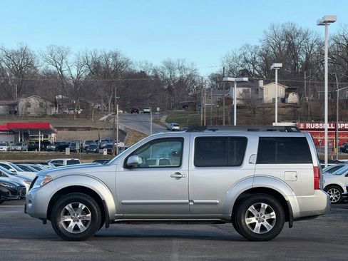 Used 2010 Nissan Pathfinder SE w/ SE Premium Journey Pkg image 6